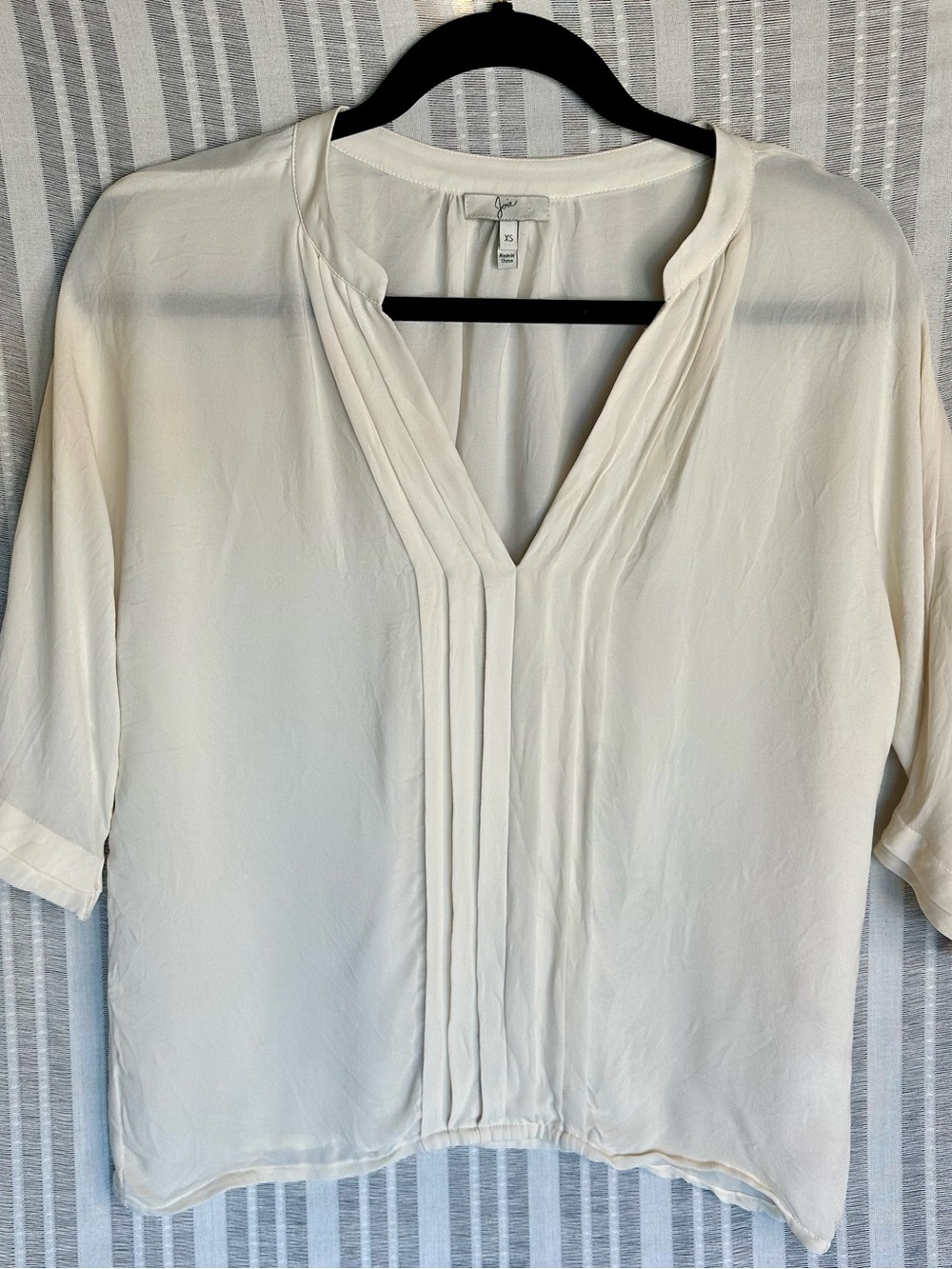 Joie 100% Silk Ivory Pleated V-Neck Blouse XS